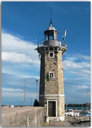 Postkarte Leuchtturm Desenzano